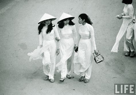 4031046551_b72ff42423_b Good Morning Vietnam, Ao Dai Vietnam, Messy Nessy Chic, Can Tho, South Vietnam, Old Photographs, Native American History, World Pictures, Mod Fashion