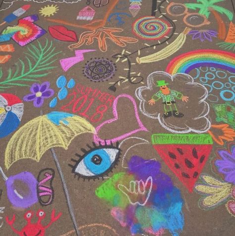 Fun Chalk Art, Kid Aesthetic, Chalk Design, Chalk Wall, Sidewalk Chalk Art, Sidewalk Art, Chalk It Up, Rainbow Aesthetic, Chalk Drawings