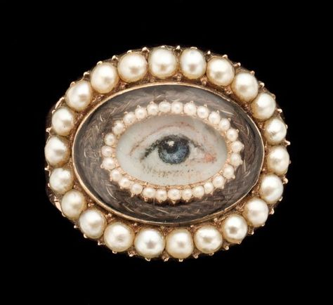 Gold ring set with an eye miniature within a border of seed pearls, plaited hair and half pearls from around 1810. Painting Of An Eye, Plaited Hair, Memento Mori Ring, Lovers Eyes, Jewellery Exhibition, Georgian Jewelry, Gold Brooch, Large Jewelry, Gold Diamond Earrings