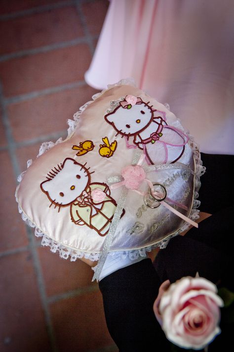 Our Hello Kitty themed wedding - the Ring Pillow =) Hello Kitty Themed Wedding, Hello Kitty Wedding Invitation, Hello Kitty Wedding Ring, Kawaii Wedding Theme, Hello Kitty Wedding Theme, Hello Kitty Wedding Dress, Sanrio Wedding, Wedding Hello Kitty, Hello Kitty Quinceanera