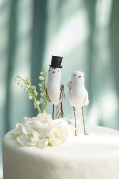 Wedding Cake Toppers - Sweet and elegant bird cake toppers #Wedding #Cake #Topper #Bridal Bridal Cake Topper, Bird Cake Topper Wedding, Wedding Cake Birds, Bird Cake Toppers, Love Birds Wedding, Bird Wedding, Bird Cakes, Unique Wedding Cakes, Wedding Topper