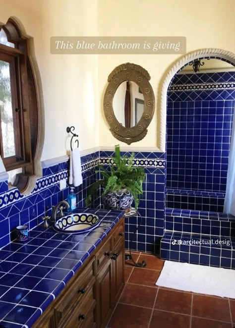 Mexican Style Bathroom, Mexican Tile Bathroom, Spanish Style Bathrooms, Spanish Bathroom, Mexican Bathroom, Hacienda Style Homes, Eclectic Bathroom, Decorating Bathroom, Mexican Home