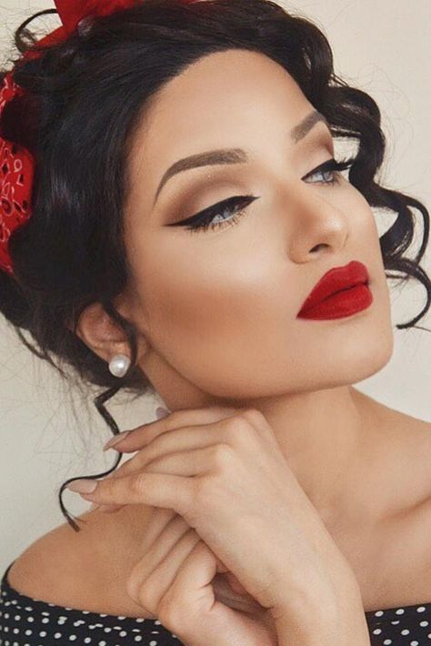 7 Awesome Eye Makeup Tips For You To Try! Maquillage Pin Up, 50s Makeup, Hairstyles Vintage, Wedding Makeup Vintage, Perfect Red Lipstick, Pin Up Makeup, Bridget Bardot, Eye Makeup Styles, Red Lip Makeup