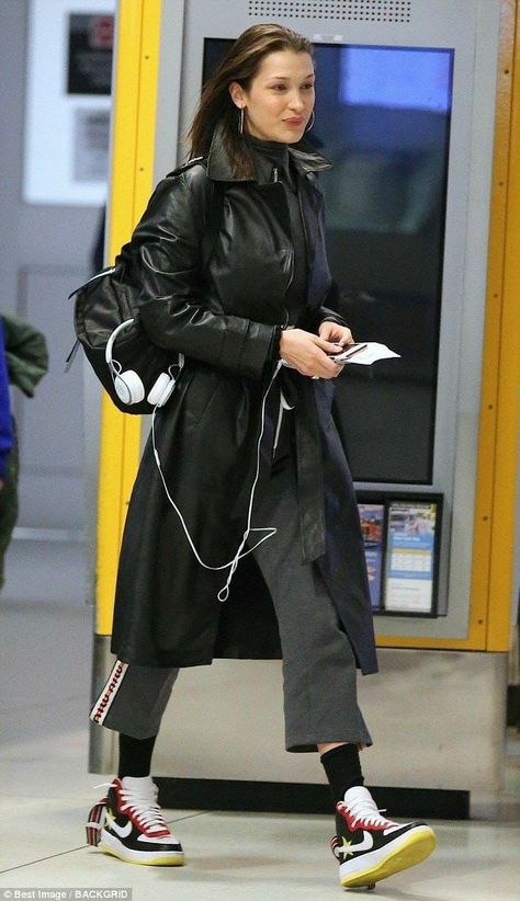 Jetset Lifestyle, Bella Hadid Street Style, Bella Hadid Outfits, Bella Hadid Style, Gigi Bella, Hadid Style, Looks Street Style, Mode Inspo, Dakota Johnson