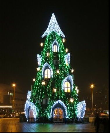 Enchanted Christmas Tree, Tree Castle, Christmas Tree Outside, Giant Christmas Tree, Christmas Tree House, Enchanted Christmas, Christmas Market, Holidays And Events, Christmas Photos