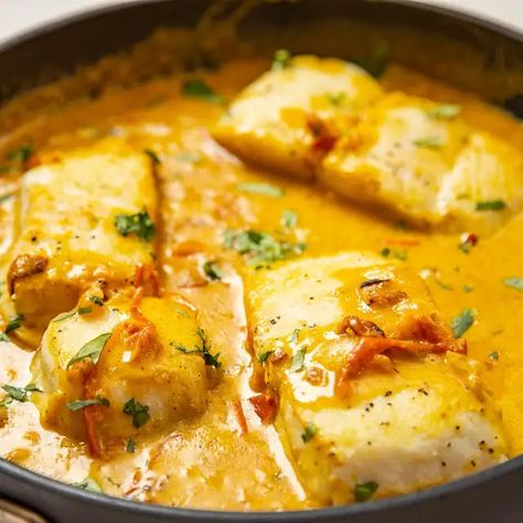 Fish Meal Prep, Fish In Coconut Milk, Ginger Fish, Coconut Fish, Halibut Recipes, Recipes Fish, Coconut Milk Recipes, Raw Mango, Coconut Sauce