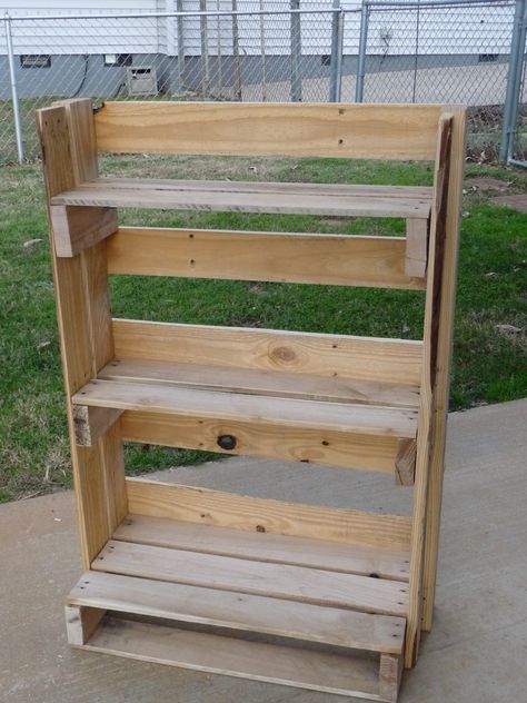 Pallet shelves Shelf Out Of Pallets, Pallet Shoes Stand, Pallet Board Shelves, Pallet Shelf, Pallet Shelves Diy, Pallet Bookshelf, Pallet Display, Crate Bookshelf, Diy Wood Pallet Projects