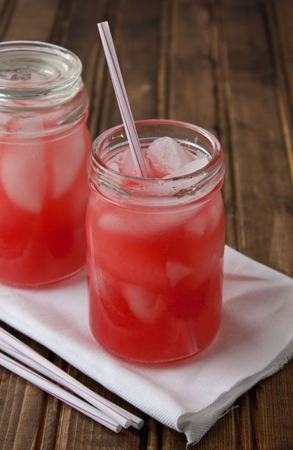 Rhubarb-Moonshine-Smash-2 Moonshine Drink Recipes, Moonshine Cocktails, Homemade Liquor, Moon Shine, Moonshine Recipes, Tasty Drinks, Dessert For Two, Orange Soda, Whiskey Sour