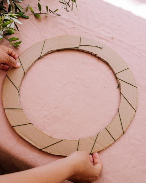 A Pair & A Spare | How To Make Christmas Wreaths Using Cardboard Diy Cardboard Christmas, Cardboard Wreath, Cardboard Wreath Form, Wreath Christmas Diy, Christmas Wreath Supplies, Make Christmas Wreaths, Diy Dollar Tree Wreath, Roll Wreath, Lamp Shade Crafts