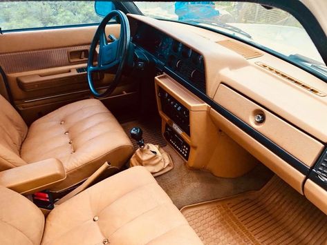 Obsessed with this minty interior! #volvo240 #leather #interior #carinterior #classiccar #classicvolvo Volvo 240 Interior, Volvo Interior, Volvo Car, Volvo 740, Volvo 240, Car Inspiration, Volvo Cars, Car Driving, Car Ideas