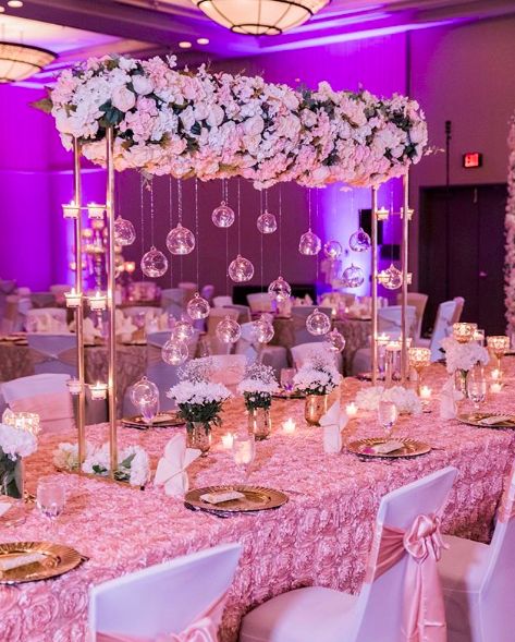 Wedding floral table decor Quinceañera Centerpieces Ideas, Ideas Para Xv, Ideas De 15, Quinceañera Centerpieces, 15 Party Ideas Quinceanera, Wedding Table Centerpieces Elegant, Quince Centerpieces, Rose Gold Quince, Rose Gold Quinceanera