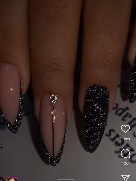 New Year Black Nails, New Years Nail Ideas Black, New Year Nails Design 2024 Black, Black Nails New Year, Oval Nails With Rhinestones, New Year’s Eve Nails Black, Dark Colour Nail Art, Nail Ideas Black And Silver, Christmas Nails Black And Gold