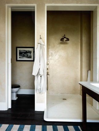 Tadelakt Plaster, Windowless Bathroom, Bad Inspiration, Bathroom Images, Flat Interior, Small Room Design, Wet Rooms, Beautiful Bathrooms, Shower Room