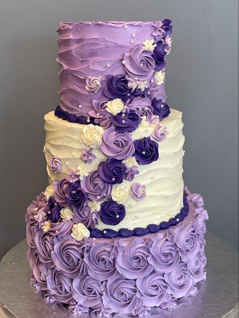 Purple Quince Cake Ideas, Purple Tiered Cake, Lilac Quinceanera Cake, Purple Sweet 16 Ideas, Purple Sweet 16 Cakes, Purple And Silver Cake, Purple Foods For Party, Sweet 16 Party Planning, Debut Cake