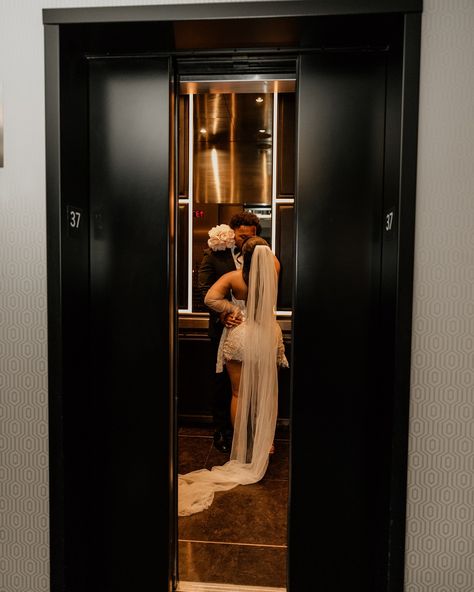 😮‍💨😮‍💨😮‍💨😮‍💨😮‍💨 oooo weee, they DID that!!! Courtney & Mateo everyoneeee 👏🏽👏🏽✨✨✨✨ Elope Photoshoot, Las Vegas Photoshoot, Vegas Photoshoot, Vegas Elopement Photography, Elopement Aesthetic, Married In Vegas, Lets Get Married, Las Vegas Elopement, Vegas Elopement