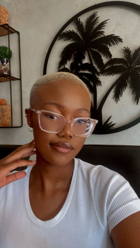 Shaved Blonde Hair Black Women, 4c Haircut, Blonde Hair Fade, Blonde Buzzcut, Blonde Twa, Female Haircuts, Shaved Blonde, Shaved Head Designs, Bald Beauty