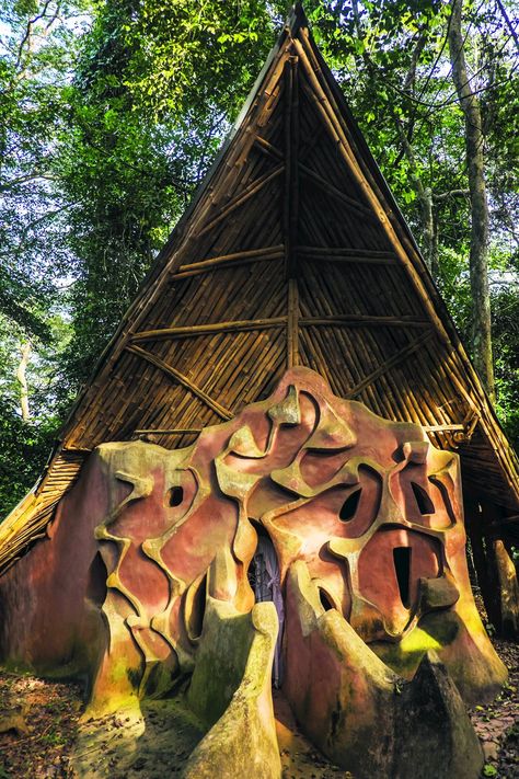 Osun-Osogbo Sacred Grove, Nigeria (Unesco World Heritage site) Sacred Grove, Sacred Groves, Unusual Homes, Vernacular Architecture, Futuristic City, Sacred Places, Traditional Architecture, Sacred Art, Sacred Space