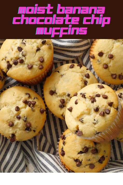 banana chocolate chips muffins Nutrition Reset, Moist Banana Chocolate Chip Muffins, Heart Breakfast, Chocolate Chip Banana Muffins, Delicious Muffins, Muffins Easy, Chocolate Chip Muffin Recipe, Sell Easy, Bread Muffins