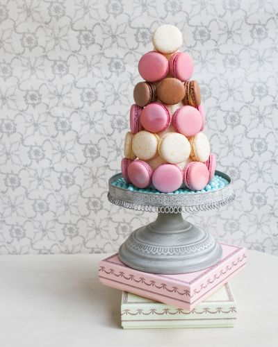 DIY French macaron tower by Thirsty for Tea - using frosting and shredded coconut to cover the styrofoam cone - This is so elegant... Diy Macaron Tower, Macaroon Tower, Vintage Party Ideas, Macaron Filling, Macaron Tower, Macaron Cake, French Macaroons, Classic Wedding Cake, Wedding Sweets