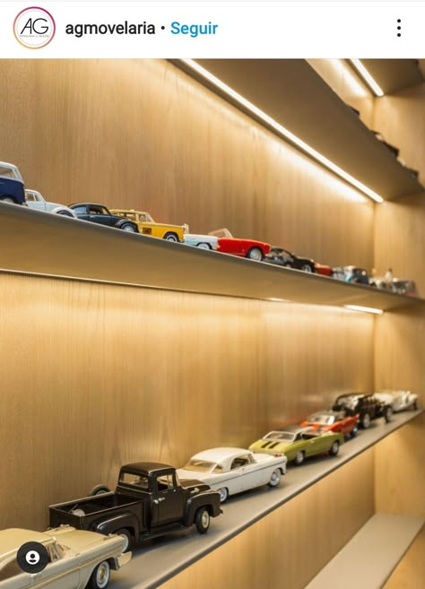 Hot Wheels Collection Room, Toy Car Collection Display, Toy Car Display Ideas, Model Car Display Ideas, Car Collection Display, Hot Wheels Cars Display, Collection Display Shelves, Car Model Display, Japan Apartment