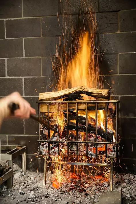 Sean O'Hara moves logs in the wood burning oven area at The French Laundry restaurant in Yountville, California, on Thursday, Feb. 16, 2017. French Laundry Restaurant, Yountville California, Pit Cooking, Wood Fired Cooking, Casual Restaurant, The French Laundry, Wood Burning Oven, Diy Grill, Indoor Outdoor Kitchen