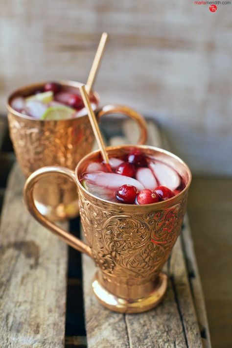 Our Cranberry Moscow Mule Cocktail would be so beautiful at your holiday table! MarlaMeridith.com ( @marlameridith ) #cocktail #recipe Wine Popsicles, Cranberry Moscow Mule, Holiday Cocktails Christmas, Moscow Mule Drink, Glace Fruit, Mule Drink, Holiday Drinks Alcohol, Mule Mugs, Moscow Mule Cocktail