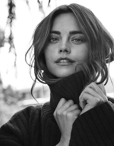 Jenna Coleman Haircut, Jenna Coleman Style, Victoria Series, Jenna Louise Coleman, Jenna Coleman, Shooting Photo, Queen Victoria, 인물 사진, Model Poses