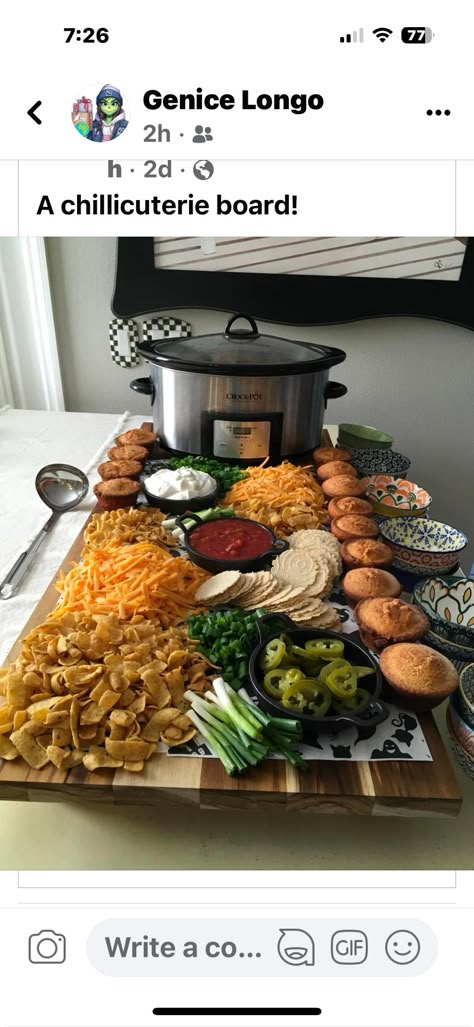 Chili Bar Party, Chili Party, Dinner Party Planning, Chili Dinner, Chili Bar, Large Group Meals, Party Food Buffet, Charcuterie Inspiration, Party Food Platters