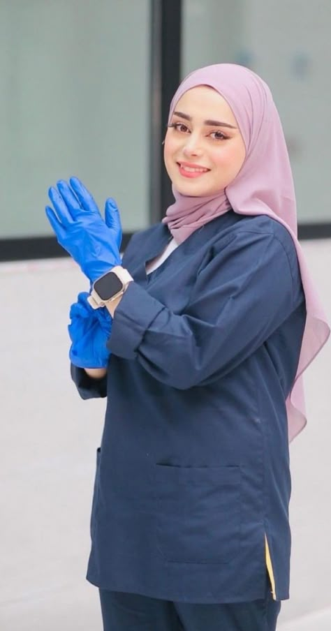 Nurse Hijab, Hijabi Doctor Outfit, Modest Scrubs, Scrubs Aesthetic, Hijabi Doctor, Diy Crochet Sweater, Medical Scrubs Fashion, Modest Outfits Muslim, Black Hair Video