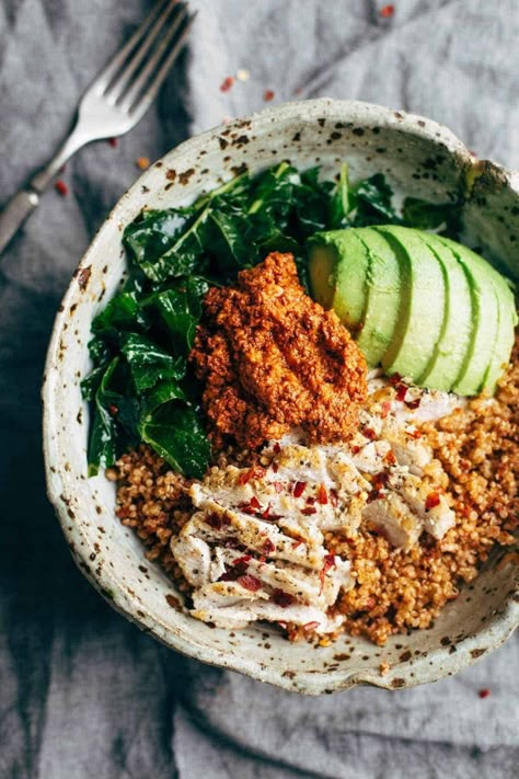 Marinated Kale and Chicken Quinoa Bowl with Sun Dried Tomato Sauce! this recipe is clean, simple, and nutritious! | pinchofyum.com Chard Pasta, Chicken Quinoa Bowl, Paleo Recipes Lunch, Marinated Kale, Sun Dried Tomato Sauce, Pinch Of Yum, Chicken Bowls, Healthy Bowls Recipes, Rainbow Chard