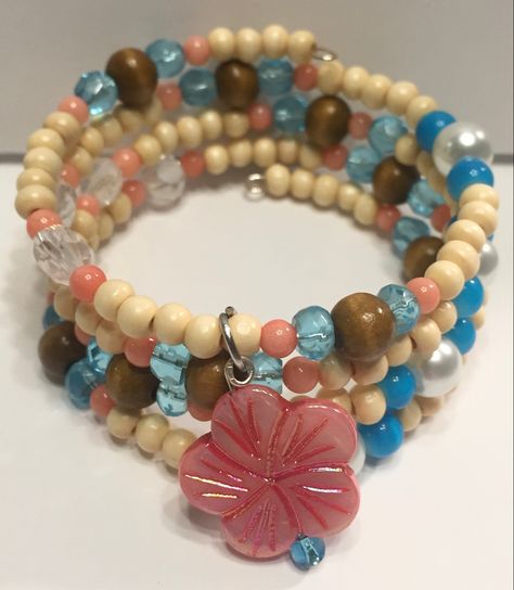 Disney’s Moana beaded wrap DIY bracelet Moana Accessories Diy, Moana Beaded Bracelet, Moana Bracelet Ideas, Moana Bracelet, Moana Jewelry, Moana Jr, Disney Bracelets, Taylor Bracelet, Princess Bracelet