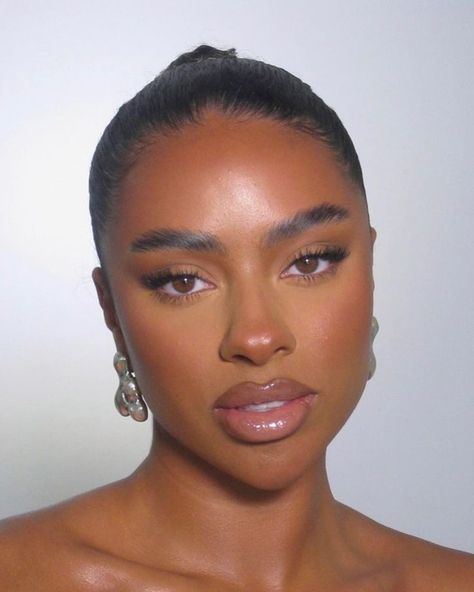 Simple Wedding Makeup Black Women, Soft Wedding Makeup Black Women, Straight Brows Black Women, Bronzy Makeup Look Brown Eyes, Bronze Makeup Black Women, Prom Makeup Simple, No Lashes Makeup, Bronzy Glowy Makeup, Nose Picture