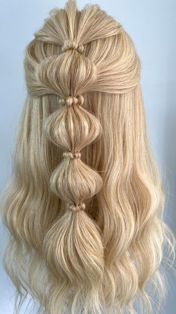 ATLANTA-BRIDAL-BRAIDS-TUTORIAL on Instagram: "🚨Hair Hack, how to cover hair elastic on your bubble braid with a beautiful finish 😱 Using “Sandi head mannequin” from @sandimonzonshop #hairhacks #bobblebraid #bubblebraidtutorial #pulthroughbraids #intricatebraids #4strandbraid #simplehairstyles #hairtutorial #hair #hairstyles #hairinspo #hairstyle #hairtutorials #hairhacks #coiffure #hairup #hairgoals #hairideas #hairfashion #hairvideo #hairtrends #hairlife #weddinghairstyle #weddinghairstylist Hairstyles On Mannequin Head Easy, Formal Bubble Braid, Hair Styles On Mannequin Head, Bobble Braids, Hairstyles For Mannequin Heads, Mannequin Hairstyles, Hair Accessories Updo, Painting Sunrise, Head Mannequin