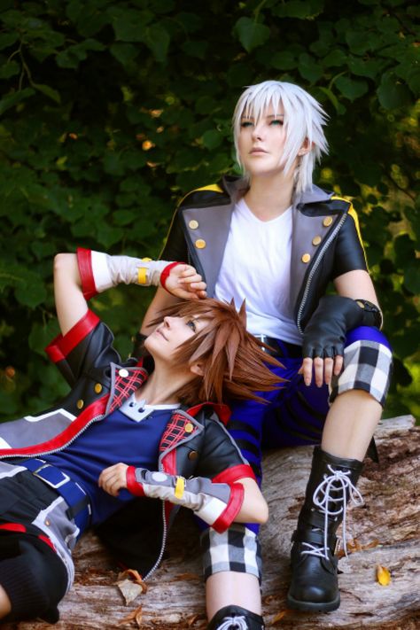 Kingdom Hearts Riku Cosplay, Realistic Cosplay, Manga Costume, Sora Cosplay, Weird Thoughts, Kingdom Hearts Cosplay, Kingdom Hearts Games, Kh 3, Belle Cosplay