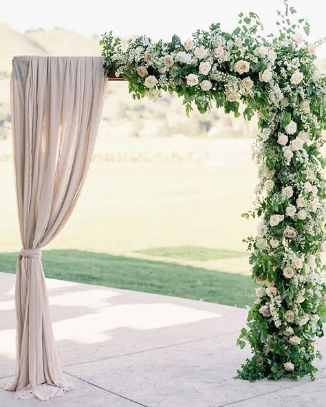 Cool Minimalist Wedding Decor Ideas ★ Wedding Alter Decorations, Wedding Alters, Rustic Wedding Decorations, Romantic Wedding Ceremony, Wedding Ceremony Ideas, Minimalist Wedding Decor, Simple Wedding Decorations, Wedding Ceremony Arch, Flowers And Greenery