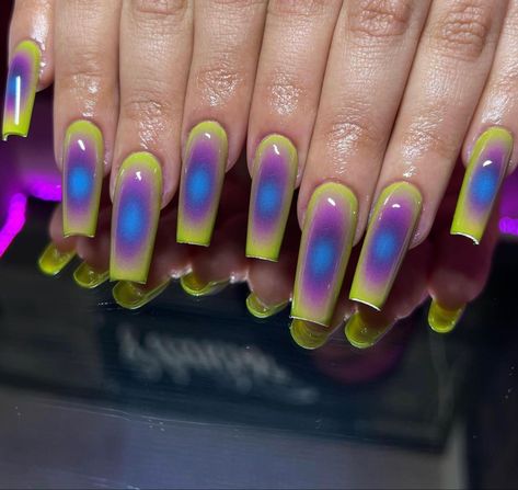 Green purple and blue airbrushed aura nails Purple Orange Aura Nails, Ombré Aura Nails, Thermal Heat Nails, Airbrush Nails Designs Acrylics, Multicolor Aura Nails, Pink And Green Aura Nails, Neon Aura Nails, Thermal Nails Designs, Green And Purple Nail Designs