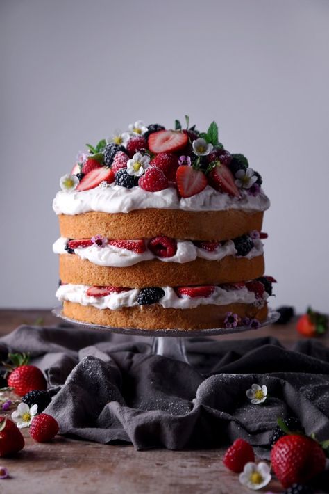 Cake With Fresh Berries, Gluten Free Lemon Cake, Lemon Layer Cake, Vegan Vanilla Cupcakes, Lemon Layer Cakes, Dairy Free Cream, Strawberry Buttercream, Torte Cupcake, Spring Cake