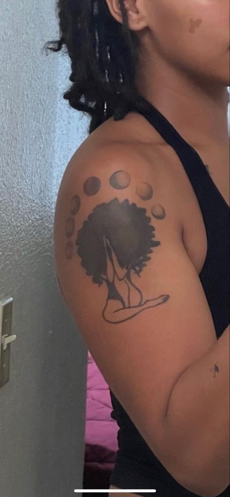 Afro Art Tattoo Ideas, Afro Spiritual Tattoos, Black Mother Earth Tattoo, Sun And Moon Tattoo Black Woman, Loc Goddess Tattoo, Earthy Girl Tattoos Black Women, Feminine Tattoos Black Women, Locs Tattoos Ideas, Earthy Tattoos Black Women