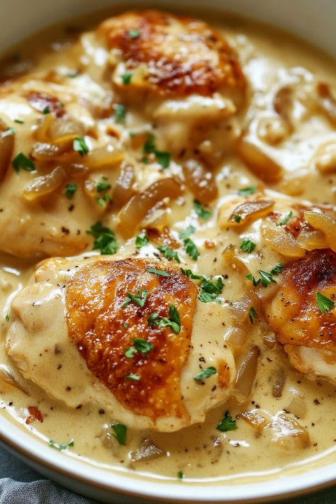 Creamy Southern Smothered Chicken 12 Tomatoes, Chicken Deburgo Recipe, An Organized Chaos, Crock Pot Smothered Chicken, Smothered Chicken With Gravy, Smother Chicken, Smothered Chicken Recipe, Smothered Chicken Recipes, Chicken Lickin