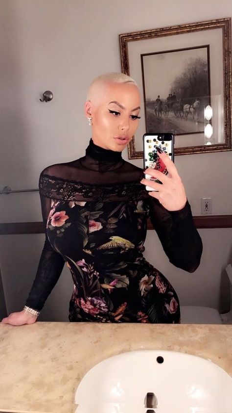 Amber Rose Amber Rose Hair, Amber Rose Style, Chevy Trailblazer Ss, French Beauty Secrets, Natural Beauty Secrets, Chevy Trailblazer, Bald Women, Amber Rose, Bald Head