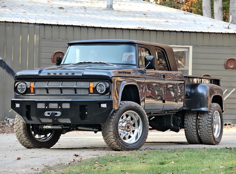 Custom 1969 Dodge D200 Power Wagon Mega Cab Jacked Up Chevy, Old Dodge Trucks, Dodge Diesel, Cummins Trucks, Dually Trucks, Dodge Pickup, Old Pickup, Jacked Up Trucks, Old Pickup Trucks