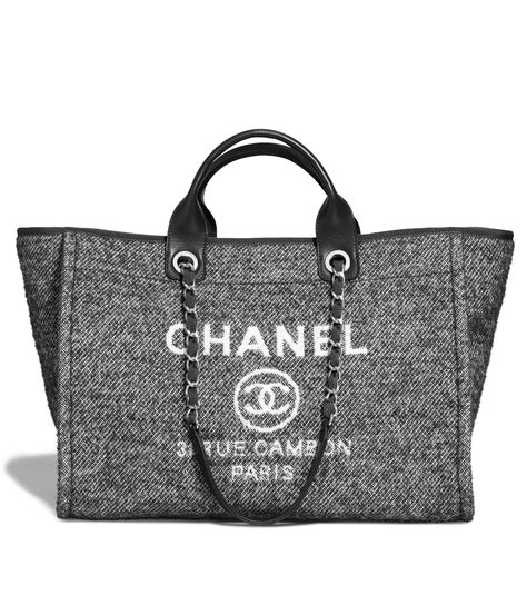 Chanel Fashion Show, Chanel Official, Chanel Official Website, Chanel Paris, Chanel Fashion, Chanel Deauville Tote Bag, Fashion Shows, The Fashion, Fashion Collection