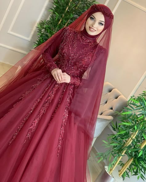 Bridal Hijab Styles, Hijabi Dresses, Muslim Bridal, Muslimah Wedding Dress, Muslimah Wedding, Bridal Hijab, Asian Bridal Dresses, Hijab Wedding, Hijab Niqab