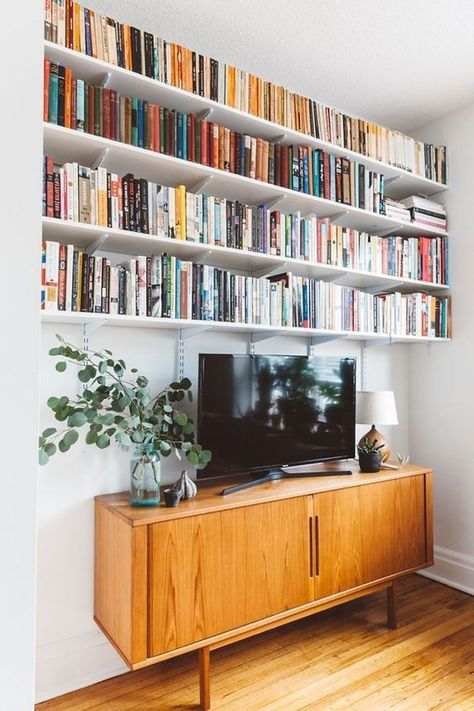 Maximizing The Space On The Wall Above The TV Homemade Bookshelves, Room With Bookshelves, Bookshelves For Small Spaces, Huge Mansions, Creative Bookshelves, Diy Bookshelf, Bookshelf Ideas, Dekor Diy, Bookshelf Design