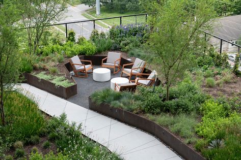 Rooftop Courtyard Design, Rooftop Garden Plan, Rooftop Landscape Design, Plant Rooftop, Rooftop Community Garden, Rooftop Garden Design, Outdoor Workshop, Green Roof Architecture Rooftop Gardens, Rooftop Garden Nyc