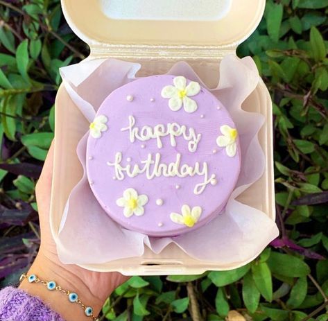 Crazy Birthday Cakes, Cakes For Teenagers, Cake Bento, Cake Designs For Girl, 17 Birthday Cake, Bento Cakes, Mini Torte, Tiny Cakes, Elegant Birthday Cakes