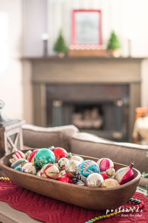 Retro Christmas Decorations, Outside Christmas Decorations, Vintage Christmas Crafts, Country Christmas Decorations, Wooden Bowl, Antique Christmas, Primitive Christmas, Vintage Christmas Tree, Christmas Vintage