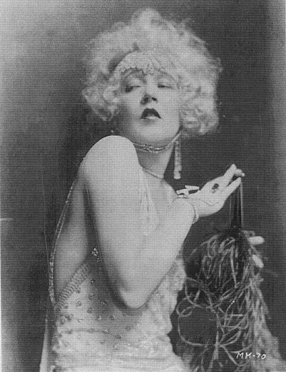 Mae Murray -- The Girl With The Bee-Stung Lips Bee Stung Lips, Follies Bergere, Royal Titles, Mae Murray, Hollywood Forever Cemetery, Garden Court, Ziegfeld Follies, Ziegfeld Girls, Hollywood Hotel