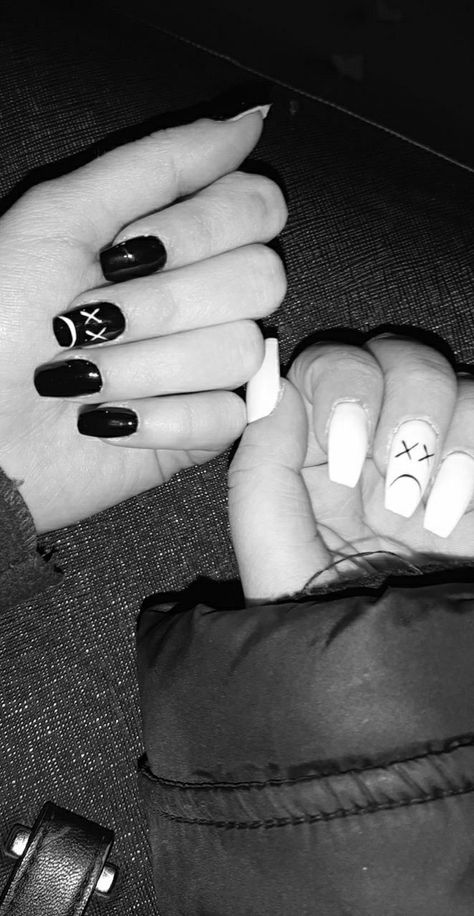 Nails Tomboy Nails Ideas Short, Nails Tomboy, Tomboy Nails Ideas, Best Friend Nails Ideas, Tomboy Nails, Friend Nails, Black And White Nails, Star Nail Art, Edgy Nails