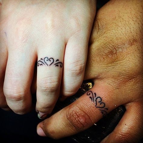 Marriage Ring Tattoos, Toe Ring Tattoos, Fingers Tattoo, Girl Finger Tattoos, Finger Tattoos For Couples, Ring Tattoo Designs, Couple Tattoos Love, Wedding Band Tattoo, Toe Tattoos